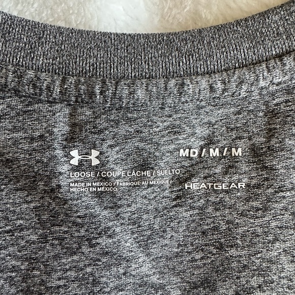 Under Armour HeatGear Short Sleeve V-Neck Loose Fit Shirt Women's Size M - Picture 4 of 8